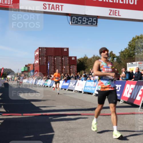 03.10.2025 - Köhlbrandbrückenlauf Lena Gebhardt http://msf.ph/oto/9043098 03.10.2025 12:59:25 Ziel 4108, 4119, 4371, 4441, 4940, 6060, 6154, 6391, 6484, 6609 meine-sportfotos.de