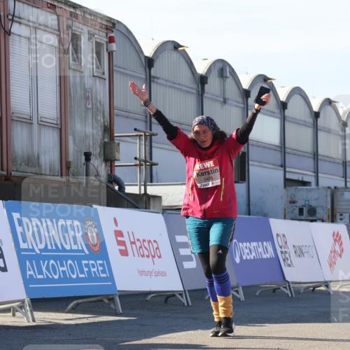 03.10.2025 - Köhlbrandbrückenlauf Luisa Fischer http://msf.ph/oto/9043099 03.10.2025 13:37:57 Ziel 4014, 5305, 5409, 5420, 6295 meine-sportfotos.de