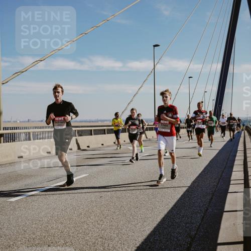 03.10.2025 - Köhlbrandbrückenlauf Michael Burmester http://msf.ph/oto/9043101 03.10.2025 12:24:32 Position 1  meine-sportfotos.de