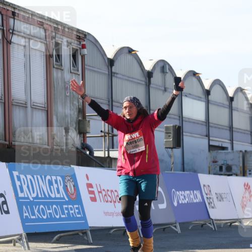 03.10.2025 - Köhlbrandbrückenlauf Luisa Fischer http://msf.ph/oto/9043104 03.10.2025 13:37:58 Ziel 4014, 5305, 5409, 5420, 6295 meine-sportfotos.de