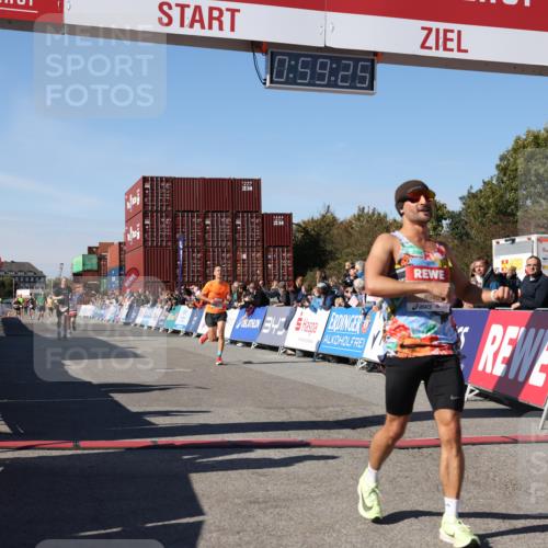 03.10.2025 - Köhlbrandbrückenlauf Lena Gebhardt http://msf.ph/oto/9043105 03.10.2025 12:59:26 Ziel 4108, 4119, 4371, 4441, 4940, 6060, 6154, 6391, 6484, 6609 meine-sportfotos.de