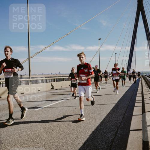 03.10.2025 - Köhlbrandbrückenlauf Michael Burmester http://msf.ph/oto/9043106 03.10.2025 12:24:33 Position 1  meine-sportfotos.de
