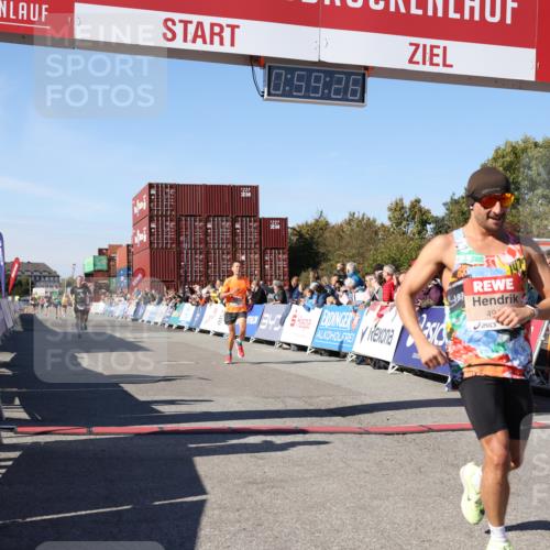 03.10.2025 - Köhlbrandbrückenlauf Lena Gebhardt http://msf.ph/oto/9043111 03.10.2025 12:59:26 Ziel 4108, 4119, 4371, 4441, 4940, 6060, 6154, 6391, 6484, 6609 meine-sportfotos.de