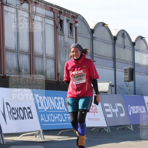 03.10.2025 - Köhlbrandbrückenlauf Luisa Fischer http://msf.ph/oto/9043113 03.10.2025 13:37:58 Ziel 4014, 5305, 5409, 5420, 6295 meine-sportfotos.de