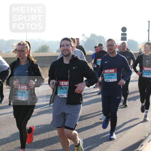 03.10.2025 - Köhlbrandbrückenlauf Lena Gebhardt http://msf.ph/oto/9043114 03.10.2025 09:26:25 Position 1 1136, 1254, 2509, 3660, 1704 meine-sportfotos.de