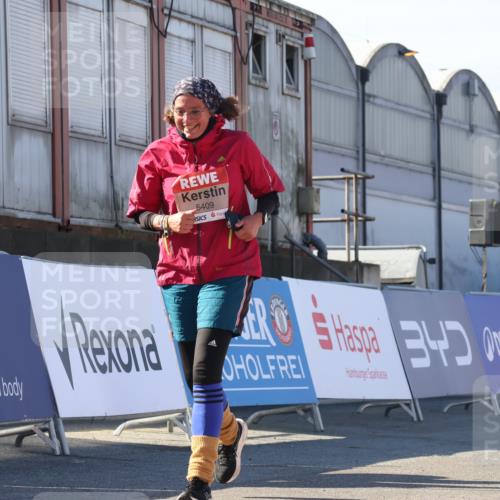 03.10.2025 - Köhlbrandbrückenlauf Luisa Fischer http://msf.ph/oto/9043123 03.10.2025 13:37:59 Ziel 4014, 5305, 5409, 5420 meine-sportfotos.de