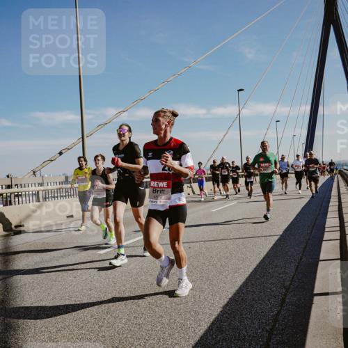 03.10.2025 - Köhlbrandbrückenlauf Michael Burmester http://msf.ph/oto/9043132 03.10.2025 12:24:35 Position 1 548666, 4579 meine-sportfotos.de