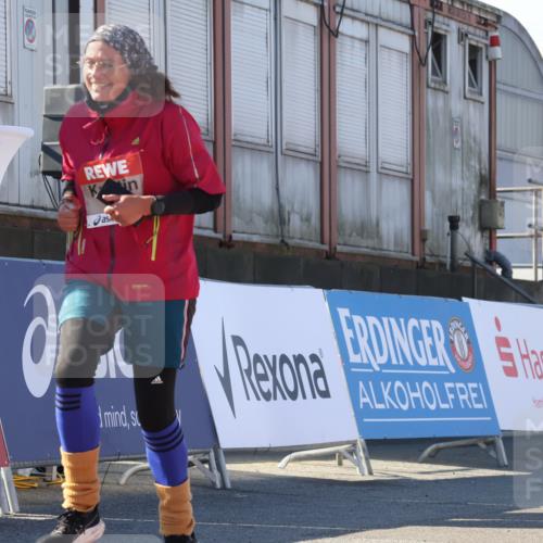 03.10.2025 - Köhlbrandbrückenlauf Luisa Fischer http://msf.ph/oto/9043138 03.10.2025 13:38:00 Ziel 4014, 5409 meine-sportfotos.de