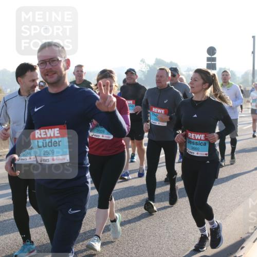 03.10.2025 - Köhlbrandbrückenlauf Lena Gebhardt http://msf.ph/oto/9043143 03.10.2025 09:26:26 Position 1 3661, 2509, 2028, 230, 3660 meine-sportfotos.de