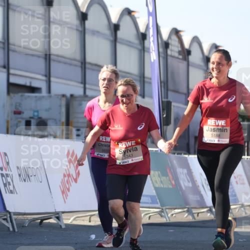 03.10.2025 - Köhlbrandbrückenlauf Luisa Fischer http://msf.ph/oto/9043155 03.10.2025 13:38:03 Ziel 5188, 5343, 5409, 5632, 6515 meine-sportfotos.de