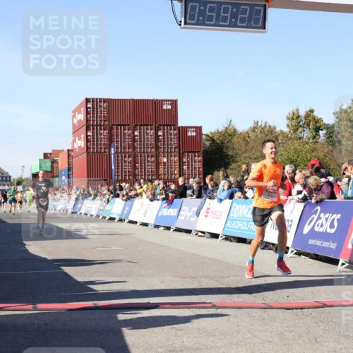 03.10.2025 - Köhlbrandbrückenlauf Lena Gebhardt http://msf.ph/oto/9043159 03.10.2025 12:59:27 Ziel 4108, 4119, 4371, 4441, 4940, 6060, 6154, 6325, 6484, 6609 meine-sportfotos.de