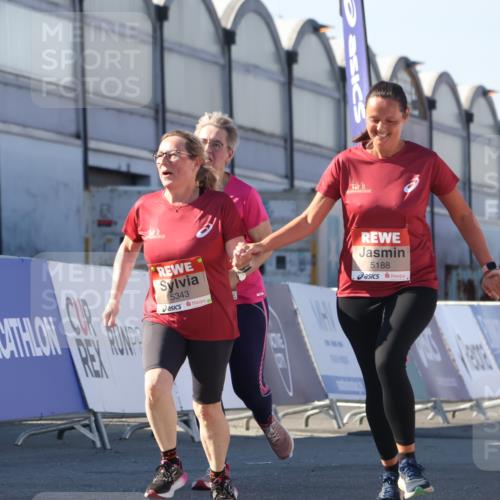 03.10.2025 - Köhlbrandbrückenlauf Luisa Fischer http://msf.ph/oto/9043168 03.10.2025 13:38:04 Ziel 5188, 5343, 5409, 5632, 6515 meine-sportfotos.de