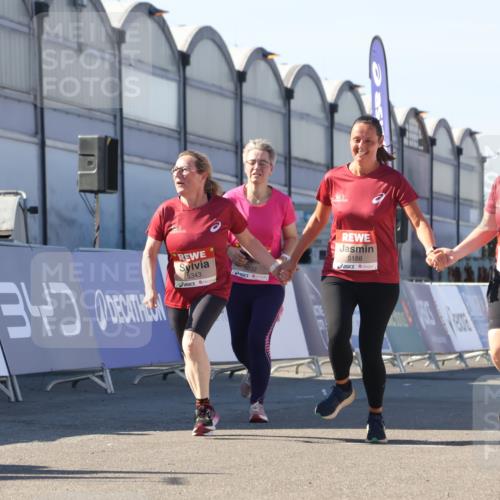 03.10.2025 - Köhlbrandbrückenlauf Luisa Fischer http://msf.ph/oto/9043171 03.10.2025 13:38:04 Ziel 5188, 5343, 5409, 5632, 6515 meine-sportfotos.de