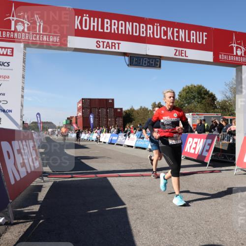 03.10.2025 - Köhlbrandbrückenlauf Lena Gebhardt http://msf.ph/oto/9043173 03.10.2025 13:18:44 Ziel 4077, 4606, 4796, 4812, 5115, 5178, 6429, 6500, 6506, 6556, 6596, 6758 meine-sportfotos.de