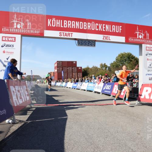 03.10.2025 - Köhlbrandbrückenlauf Lena Gebhardt http://msf.ph/oto/9043183 03.10.2025 12:59:28 Ziel 4108, 4119, 4371, 4940, 6060, 6154, 6325, 6484, 6609 meine-sportfotos.de