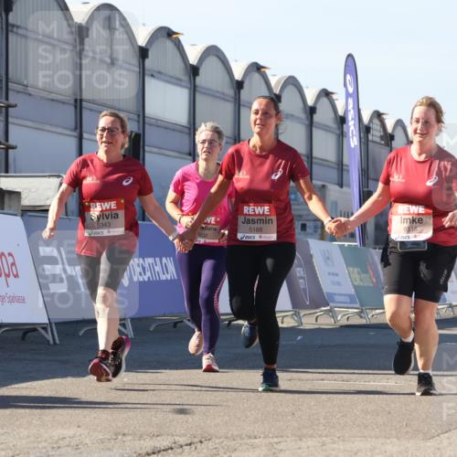 03.10.2025 - Köhlbrandbrückenlauf Luisa Fischer http://msf.ph/oto/9043184 03.10.2025 13:38:05 Ziel 5188, 5343, 5409, 5632, 6515 meine-sportfotos.de