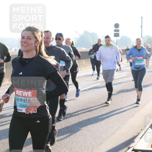 03.10.2025 - Köhlbrandbrückenlauf Lena Gebhardt http://msf.ph/oto/9043188 03.10.2025 09:26:27 Position 1 2028, 3660 meine-sportfotos.de