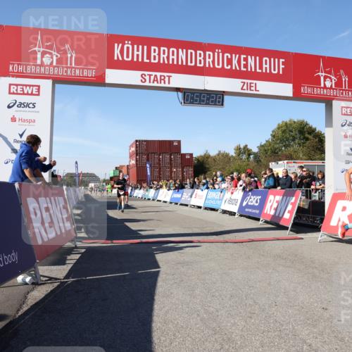 03.10.2025 - Köhlbrandbrückenlauf Lena Gebhardt http://msf.ph/oto/9043191 03.10.2025 12:59:29 Ziel 4108, 4119, 4371, 4940, 6060, 6325, 6484, 6609, 6666 meine-sportfotos.de