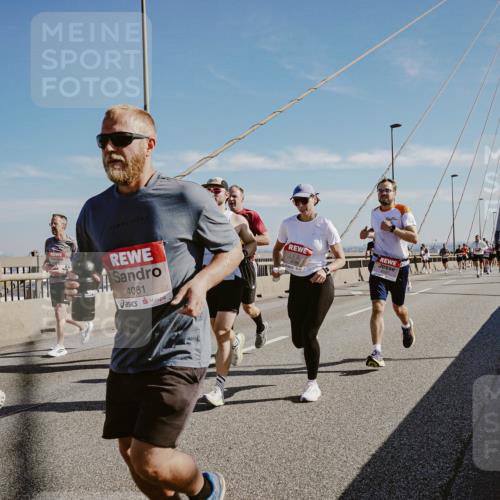 03.10.2025 - Köhlbrandbrückenlauf Michael Burmester http://msf.ph/oto/9043194 03.10.2025 12:24:39 Position 1 4081, 6062 meine-sportfotos.de