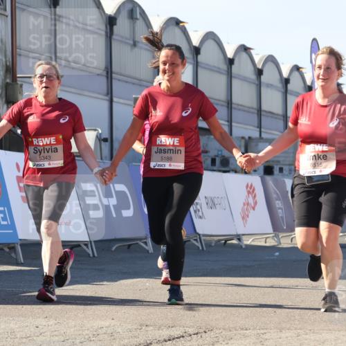 03.10.2025 - Köhlbrandbrückenlauf Luisa Fischer http://msf.ph/oto/9043198 03.10.2025 13:38:05 Ziel 5188, 5343, 5409, 5632, 6515 meine-sportfotos.de