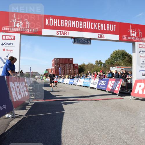 03.10.2025 - Köhlbrandbrückenlauf Lena Gebhardt http://msf.ph/oto/9043216 03.10.2025 12:59:29 Ziel 4108, 4119, 4371, 4940, 6060, 6325, 6484, 6609, 6666 meine-sportfotos.de