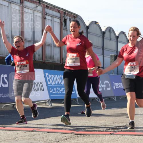 03.10.2025 - Köhlbrandbrückenlauf Luisa Fischer http://msf.ph/oto/9043217 03.10.2025 13:38:06 Ziel 5188, 5343, 5409, 5632, 6515 meine-sportfotos.de