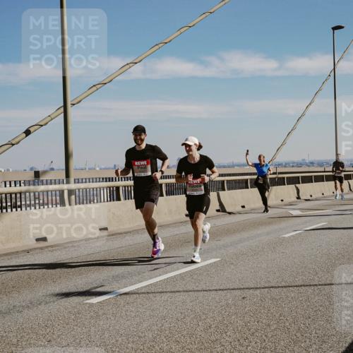 03.10.2025 - Köhlbrandbrückenlauf Michael Burmester http://msf.ph/oto/9043235 03.10.2025 12:24:43 Position 1  meine-sportfotos.de