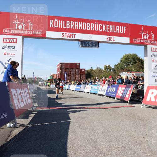 03.10.2025 - Köhlbrandbrückenlauf Lena Gebhardt http://msf.ph/oto/9043238 03.10.2025 12:59:30 Ziel 4108, 4119, 4940, 6060, 6325, 6609, 6666 meine-sportfotos.de