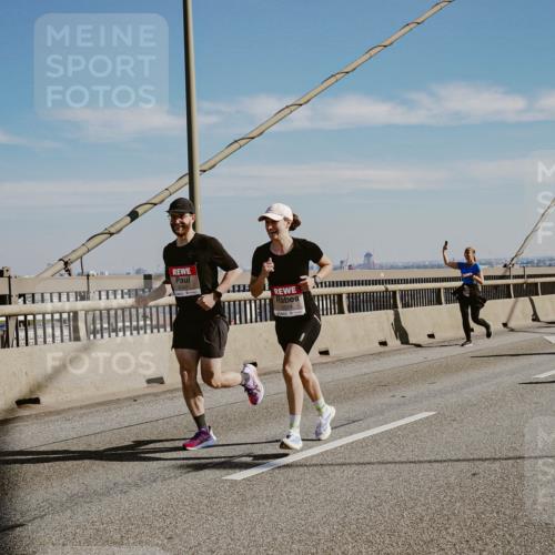 03.10.2025 - Köhlbrandbrückenlauf Michael Burmester http://msf.ph/oto/9043242 03.10.2025 12:24:43 Position 1 4599 meine-sportfotos.de