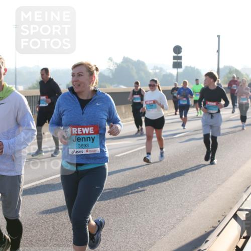 03.10.2025 - Köhlbrandbrückenlauf Lena Gebhardt http://msf.ph/oto/9043244 03.10.2025 09:26:29 Position 1 3693 meine-sportfotos.de