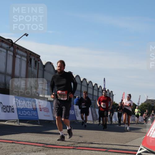 03.10.2025 - Köhlbrandbrückenlauf Luisa Fischer http://msf.ph/oto/9043246 03.10.2025 13:38:18 Ziel 4435, 5139, 5335, 5509, 5632, 6581, 6582, 6583 meine-sportfotos.de