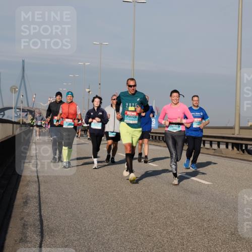 03.10.2025 - Köhlbrandbrückenlauf Fabian Wolf http://msf.ph/oto/9043253 03.10.2025 09:56:24 Position 3 3550, 3549 meine-sportfotos.de