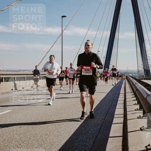 03.10.2025 - Köhlbrandbrückenlauf Michael Burmester http://msf.ph/oto/9043254 03.10.2025 12:24:45 Position 1 4056 meine-sportfotos.de