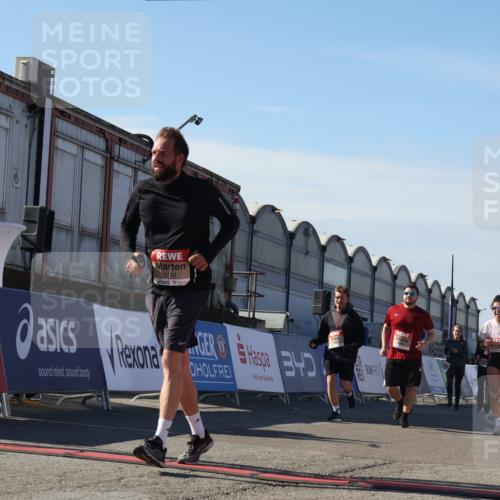 03.10.2025 - Köhlbrandbrückenlauf Luisa Fischer http://msf.ph/oto/9043261 03.10.2025 13:38:19 Ziel 4435, 5139, 5335, 5509, 5632, 6581, 6582, 6583 meine-sportfotos.de