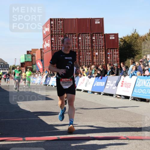 03.10.2025 - Köhlbrandbrückenlauf Lena Gebhardt http://msf.ph/oto/9043265 03.10.2025 12:59:31 Ziel 4108, 4119, 4475, 4940, 6060, 6325, 6666 meine-sportfotos.de