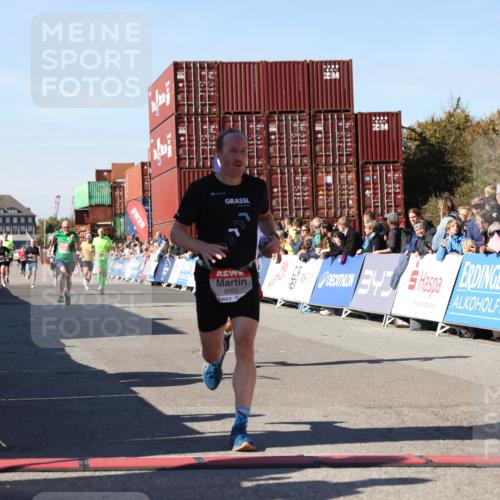 03.10.2025 - Köhlbrandbrückenlauf Lena Gebhardt http://msf.ph/oto/9043272 03.10.2025 12:59:31 Ziel 4108, 4119, 4475, 4940, 6060, 6325, 6666 meine-sportfotos.de