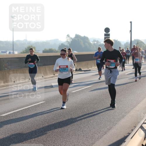 03.10.2025 - Köhlbrandbrückenlauf Lena Gebhardt http://msf.ph/oto/9043273 03.10.2025 09:26:31 Position 1 2340 meine-sportfotos.de