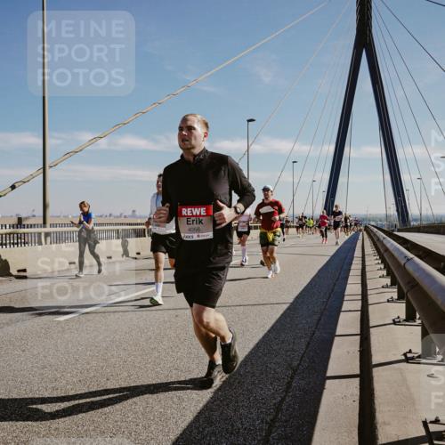 03.10.2025 - Köhlbrandbrückenlauf Michael Burmester http://msf.ph/oto/9043274 03.10.2025 12:24:46 Position 1 4056 meine-sportfotos.de