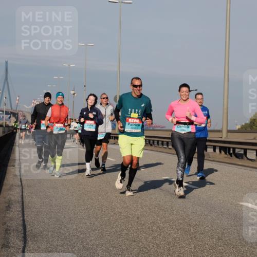 03.10.2025 - Köhlbrandbrückenlauf Fabian Wolf http://msf.ph/oto/9043276 03.10.2025 09:56:24 Position 3 2, 025, 3550, 3549 meine-sportfotos.de