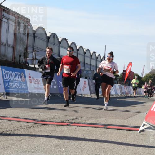 03.10.2025 - Köhlbrandbrückenlauf Luisa Fischer http://msf.ph/oto/9043278 03.10.2025 13:38:20 Ziel 4435, 5139, 5335, 5509, 6581, 6582, 6583 meine-sportfotos.de