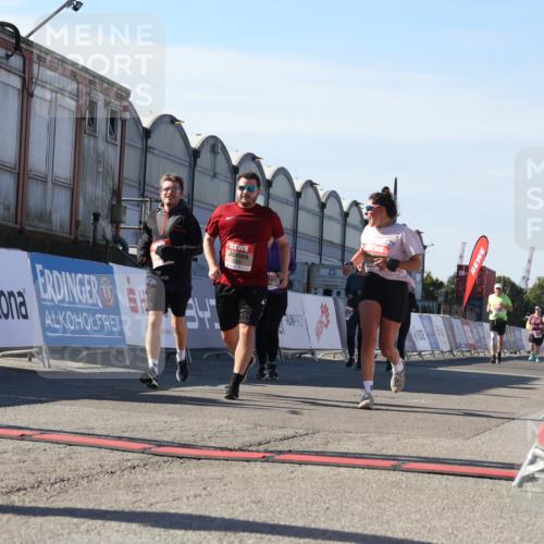 03.10.2025 - Köhlbrandbrückenlauf Luisa Fischer http://msf.ph/oto/9043282 03.10.2025 13:38:20 Ziel 4435, 5139, 5335, 5509, 6581, 6582, 6583 meine-sportfotos.de