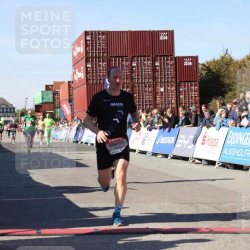 03.10.2025 - Köhlbrandbrückenlauf Lena Gebhardt http://msf.ph/oto/9043283 03.10.2025 12:59:31 Ziel 4108, 4119, 4475, 4940, 6060, 6325, 6666 meine-sportfotos.de