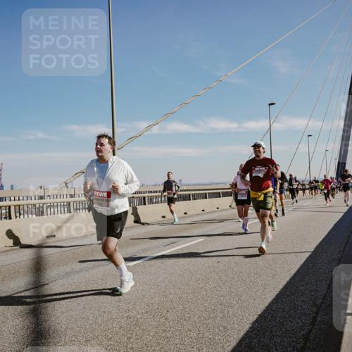 03.10.2025 - Köhlbrandbrückenlauf Michael Burmester http://msf.ph/oto/9043286 03.10.2025 12:24:47 Position 1  meine-sportfotos.de