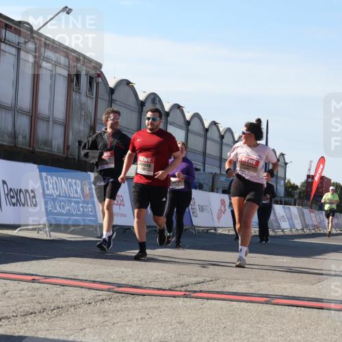03.10.2025 - Köhlbrandbrückenlauf Luisa Fischer http://msf.ph/oto/9043287 03.10.2025 13:38:20 Ziel 4435, 5139, 5335, 5509, 6581, 6582, 6583 meine-sportfotos.de