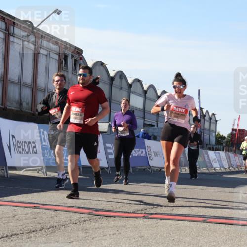 03.10.2025 - Köhlbrandbrückenlauf Luisa Fischer http://msf.ph/oto/9043296 03.10.2025 13:38:21 Ziel 4435, 5139, 5335, 5439, 5509, 6581, 6582, 6583 meine-sportfotos.de
