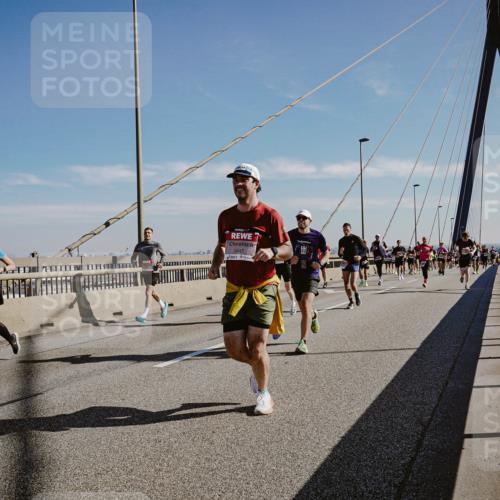 03.10.2025 - Köhlbrandbrückenlauf Michael Burmester http://msf.ph/oto/9043298 03.10.2025 12:24:48 Position 1 5447 meine-sportfotos.de