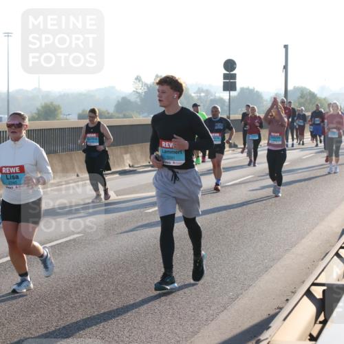 03.10.2025 - Köhlbrandbrückenlauf Lena Gebhardt http://msf.ph/oto/9043301 03.10.2025 09:26:32 Position 1 2340, 3291 meine-sportfotos.de