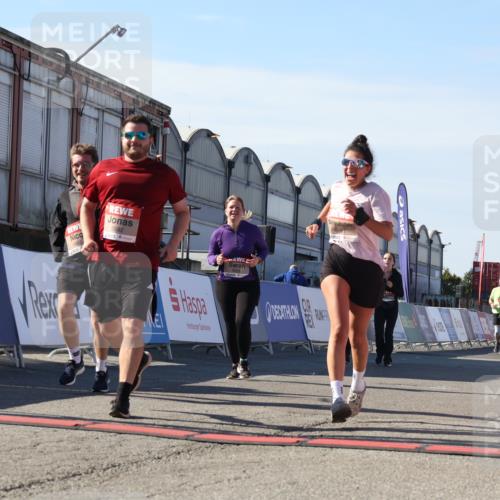 03.10.2025 - Köhlbrandbrückenlauf Luisa Fischer http://msf.ph/oto/9043302 03.10.2025 13:38:21 Ziel 4435, 5139, 5335, 5439, 5509, 6581, 6582, 6583 meine-sportfotos.de
