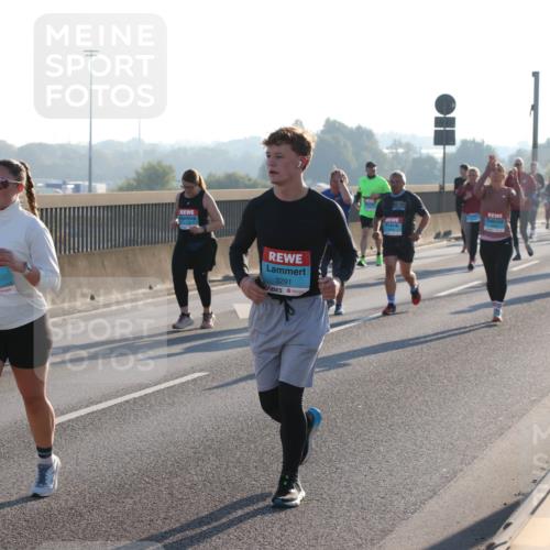 03.10.2025 - Köhlbrandbrückenlauf Lena Gebhardt http://msf.ph/oto/9043308 03.10.2025 09:26:32 Position 1 2340, 3291 meine-sportfotos.de