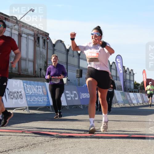 03.10.2025 - Köhlbrandbrückenlauf Luisa Fischer http://msf.ph/oto/9043311 03.10.2025 13:38:22 Ziel 4435, 4697, 5139, 5335, 5439, 5509, 6581, 6582, 6583 meine-sportfotos.de